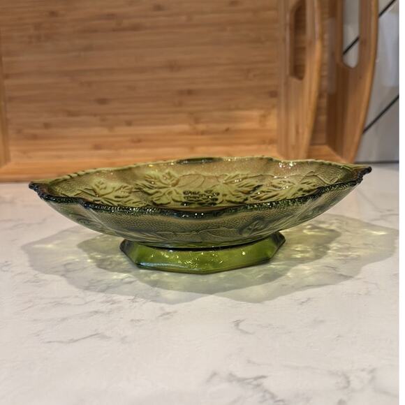 vintage Anchor Hocking green glass serving bowl raised grape leaf pattern - Picture 2 of 10